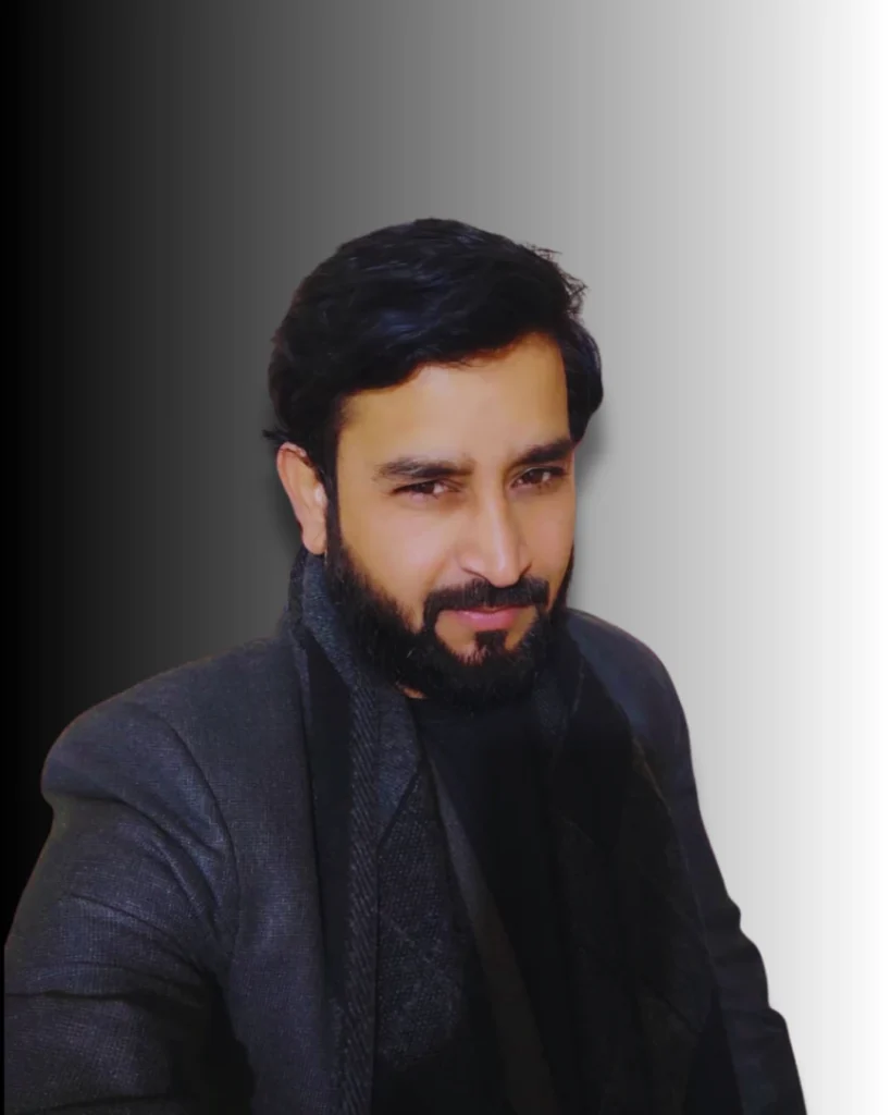 Anwar Hashmi, founder of Cibilized.in, presenting a seminar to a professional audience on how to improve their CIBIL score